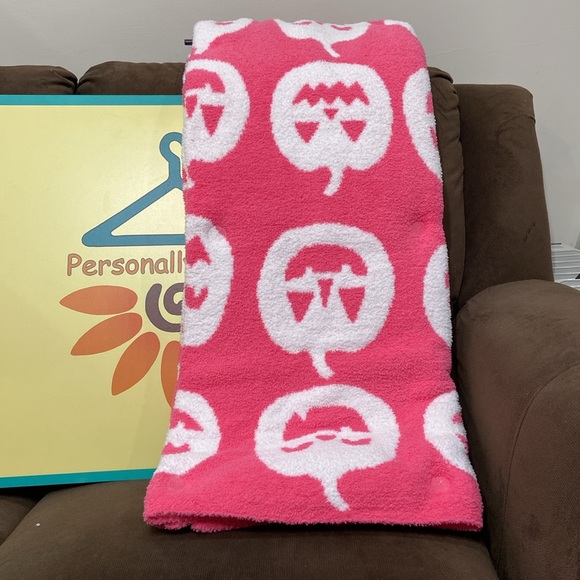 Novogratz Oversized JACK O’LANTERN PUMPKIN Print Throw - Picture 3 of 5